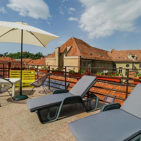 Rooftop Central Apartment Braşov Dış mekan fotoğraf
