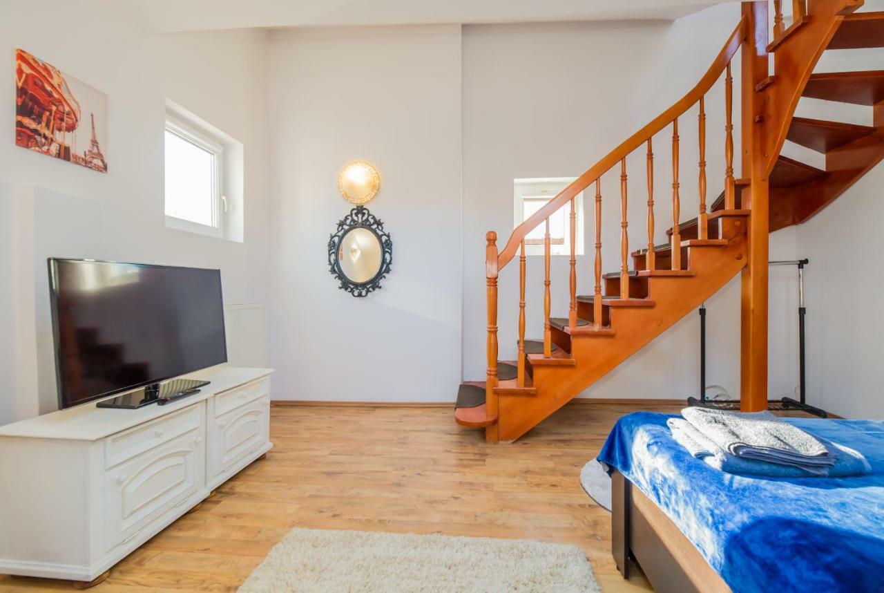 Rooftop Central Apartment Braşov Dış mekan fotoğraf